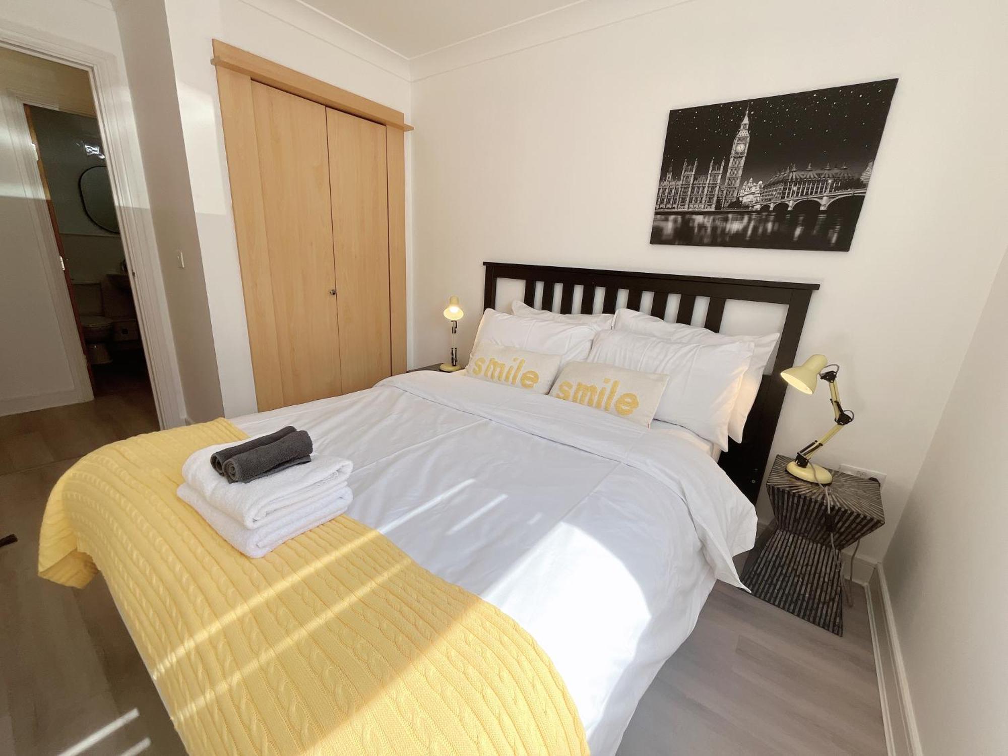 Quiet 2 Bedrooms And 2 Bathrooms With Free Parking Apartment