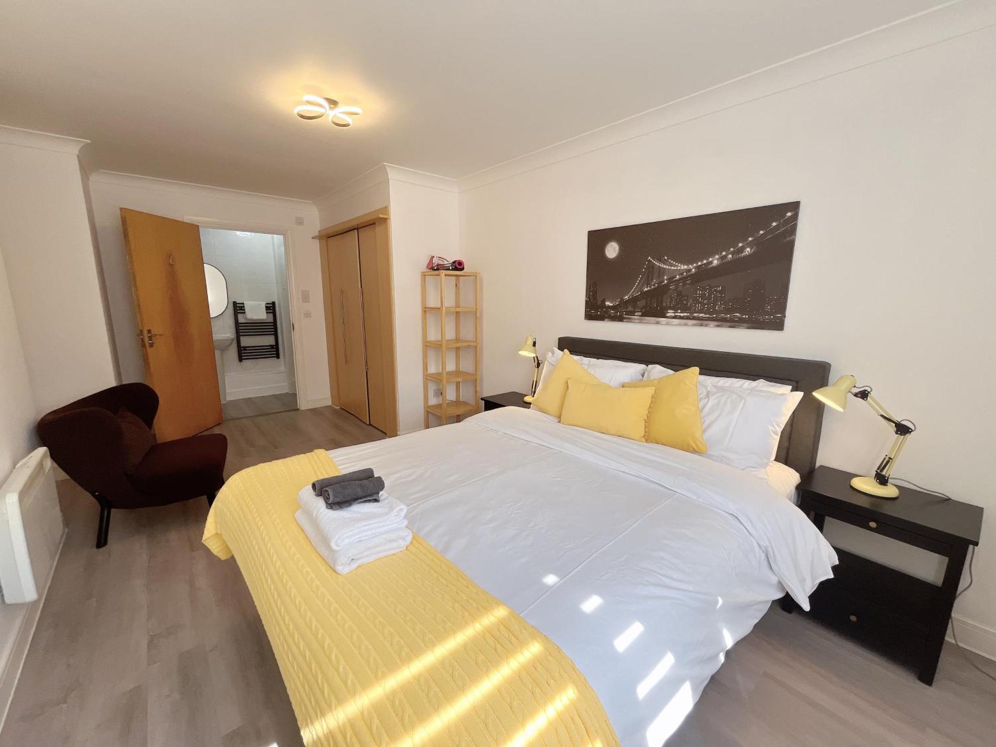 Quiet 2 Bedrooms And 2 Bathrooms With Free Parking Apartment Edinburgh
